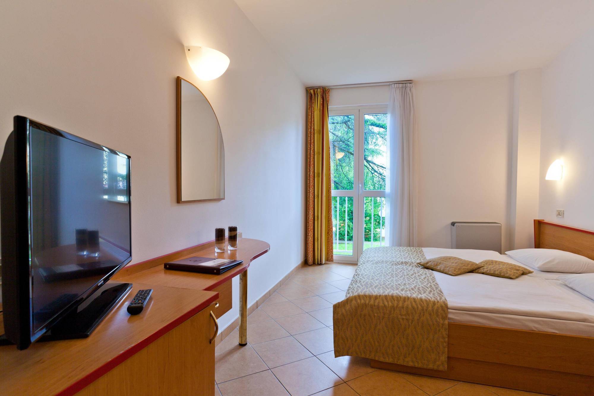 Villa Lovorka - Hotel Resort Drazica Krk Town Dış mekan fotoğraf